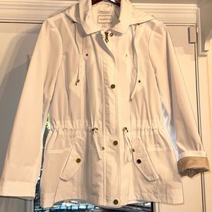 Charter Club Rain Jacket w/hood and pull-string waist. Water resistant!